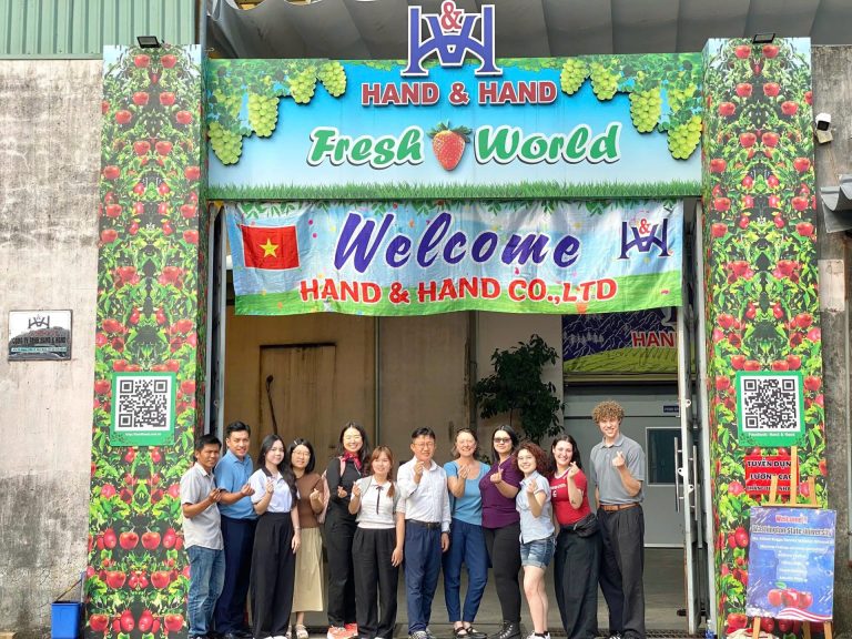 HAND & HAND ĐÓN TIẾP ĐOÀN BACKPACK JOURNALISM – ĐẠI HỌC BANG WASHINGTON & SINH VIÊN HUTECH